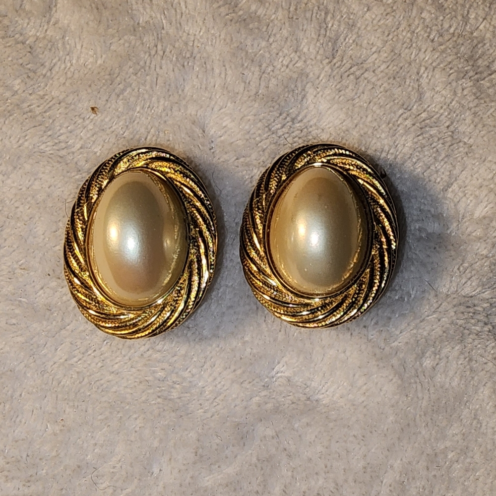 Vintage Trifari Gold-Tone Clip-On Earrings with Faux Pearl Cabochons - Picture 4 of 6
